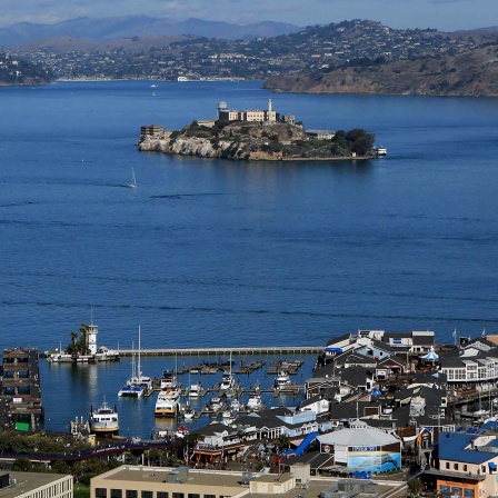 ARCHIV: Die ehemalige Gefängnisinsel Alcatraz vor San Francisco (Bild: imago images/Manngold)