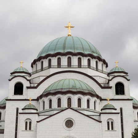 Kuppeln der serbisch-orthodoxen Kirche (des Tempels) von San Sava, Belgrad