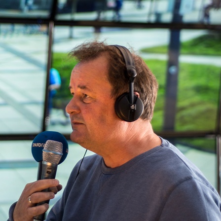 Inforadio-Reporter Thomas Rautenberg bei der Arbeit