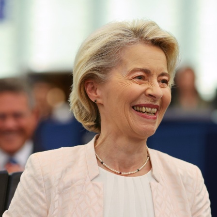 Ursula von der Leyen (CDU) reagiert nach ihrer Wiederwahl als EU-Kommissionspräsidentin