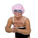 Symbolfoto: Ältere Dame macht Schwimmübungen