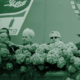 Ehrentribüne zum Kampf- und Feiertag des 1. Mai am Schloßplatz in Berlin-Mitte mit den Mitgliedern des ZK der SED, Walter Ulbricht; Kurt Hager; Hermann Matern, Erich Honecker und der Botschafter der UdSSR in der DDR Pjotr Andrejewitsch Abrassimow.