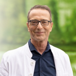 Ernährungs-Doc Dr. Matthias Riedl.