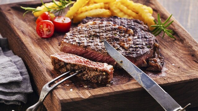 Das Bild zeigt ein saftiges Steak.