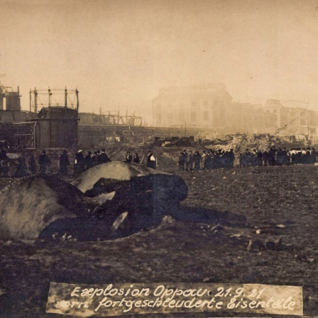 Historische Fotografie der Explosion der Chemiefabrik von BASF in Oppau am 21.09.1921
