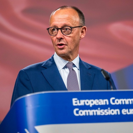 Bundeskanzler Friedrich Merz (CDU) während einer Pressekonferenz in der EU in Brüssel. 