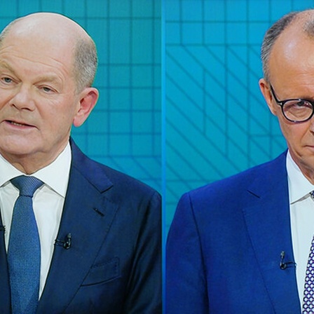 09.02.2025: TV-Duell von ARD und ZDF mit Bundeskanzler Olaf Scholz (SPD, l) und Friedrich Merz, Unions-Kanzlerkandidat und CDU-Bundesvorsitzender, am Studio Berlin-Adlershof.