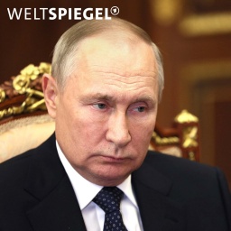 Wladimir Putin mit Blick nach rechts