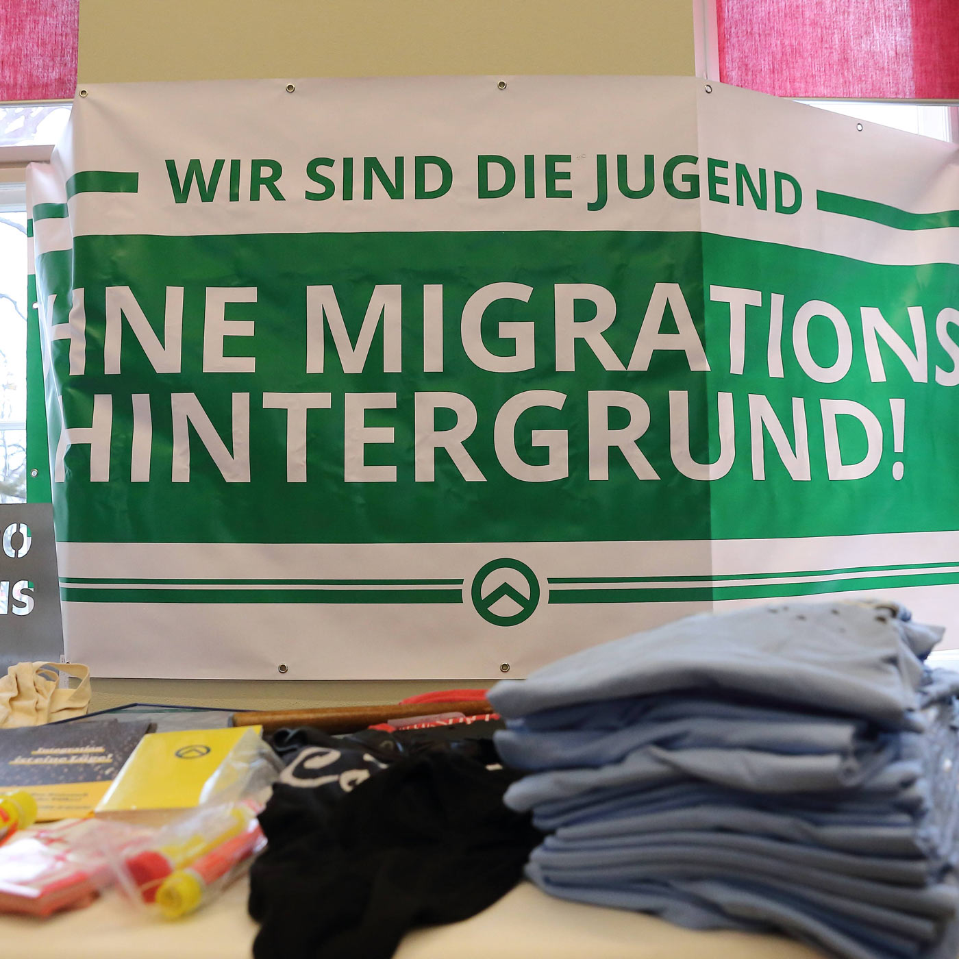 Berlin Und Brandenburg · Rechtsextremismus An Schulen: Lehrer Fühlen ...