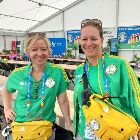 Die EM-Volunteers Victoria und Olivia