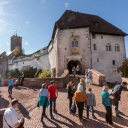 Besucher kommen 2017 auf die Wartburg in Eisenach.