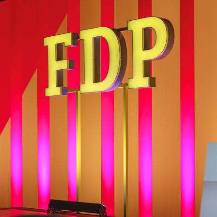 Das FDP-Logo beim Bundesparteitag am 21.04.2023