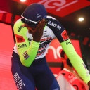 Radsportler Biniam Girmay verletzt sich bei der Siegerehrung