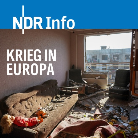NDR Info: Krieg in Europa - Ein zerstörtes Zimmer mit einer Puppe