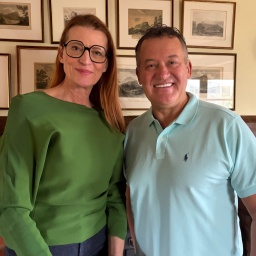 Royal-Expertin Annelie Malun mit Paul Burrell, dem Ex-Butler der Queen.