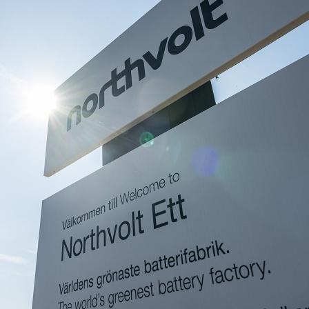 Ein Schild der Firma Northvolt.