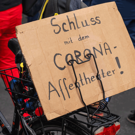 Querdenker, Coronaleugner und Pegida-Anhänger demonstrierten am 01.08.2022 in Berlin-Mitte
