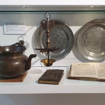 Einzelne Objekte des Judaika-Museums.