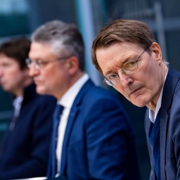 Karl Lauterbach, Christan Drosten und Lothar Wieler bei der Bundespressekonferenz zur Corona-Lage, 14. Januar 2022