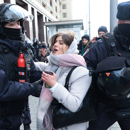Ukraine-Konflikt März 2022, Polizei verhaftet Anti-Kriegs-Demonstranten in Moskau