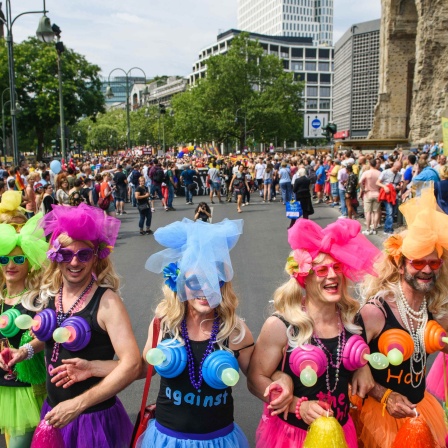 Verkleidete Männer in Berlin beim Christopher Street Day