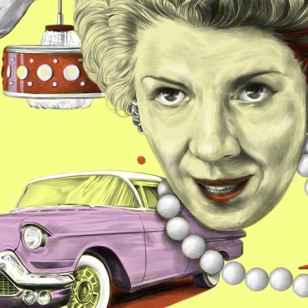 Brownie Wise, die bekannte Tupperware-Vertriebsexpertin. Hinter ihr ist ein fliederfarbener Oldtimer zu sehen sowie eine retro-inspirierte Deckenlampe.