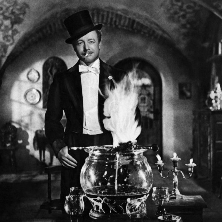 Die Feuerzangenbowle: D 1944, Regie: Helmut Weiß, HEINZ RÜHMANN mit Feuer, Flamme, Zylinder, Zigarette
