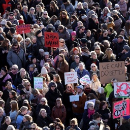 Am 24.10.2023 streiken in Island mehr als 100.000 Menschen für mehr Lohngleichheit und Frauenrechte.
