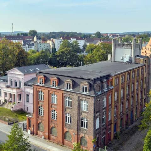 Blick auf Industrie- und Wohnhäuser in Guben in Brandenburg