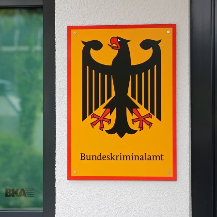 Behördenschild des Bundeskriminalamts (BKA)