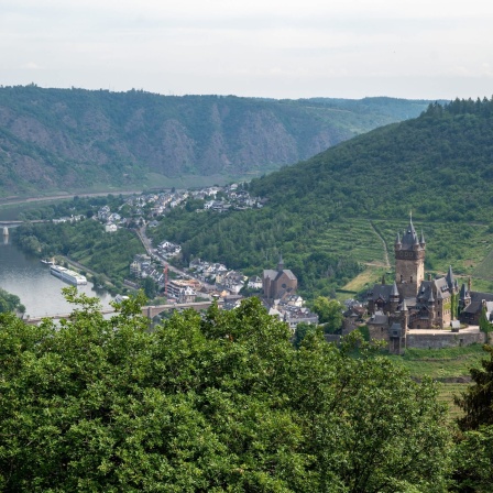 Die Reichsburg in Cochem gehört zu den Sehenswürdigkeiten in Rheinland-Pfalz.