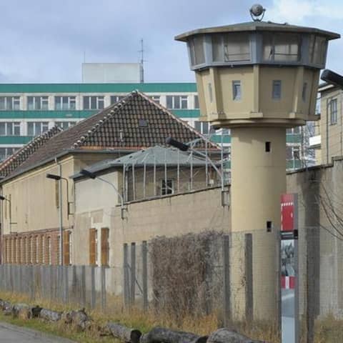 Das frühere Gefängnis der Staatssicherheit der DDR in Berlin-Hohenschönhausen, aufgenommen am 11.3.2012