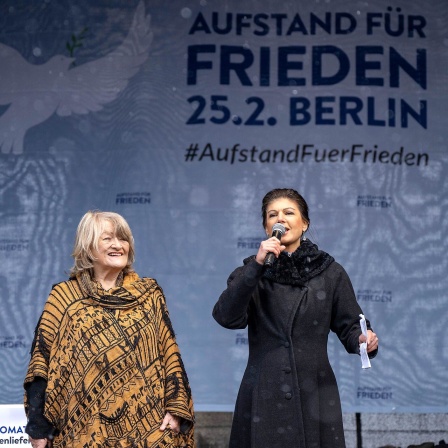 Alice Schwarzer und Sahra Wagenknecht, Demonstration in Berlin