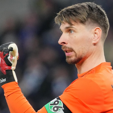 Hannovers Ron-Robert Zieler in Aktion.