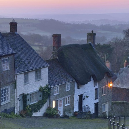 Gold Hill, Shaftesbury at dawn, Blackmore Vale, Dorset, England.