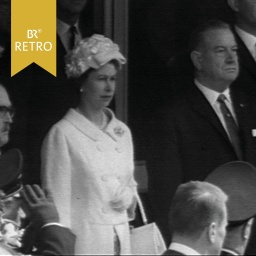 Queen Elizabeth und Alfons Goppel beim Empfang in München | Bild: BR Archiv