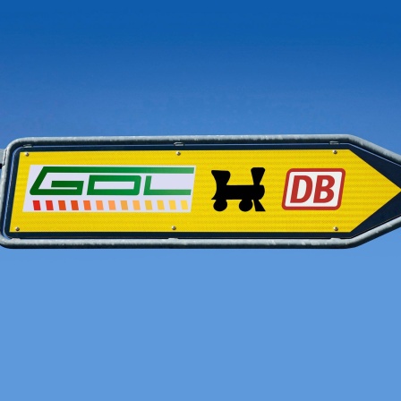 Wegweiser mit Bahngewerkschaft GDL