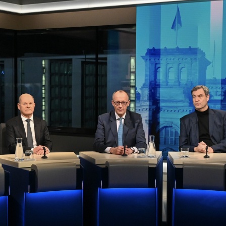 Kanzlerkandidat der SPD, Olaf Scholz, Kanzlerkandidat der CDU, Friedrich Merz und Bayerns Ministerpräsident und CSU-Vorsitzender Markus Söder, nehmen an der &#034;Berliner Runde&#034; von ARD und ZDF teil. (Archivbild)