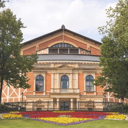 Mystik am Abgrund - das Festspielhaus in Bayreuth