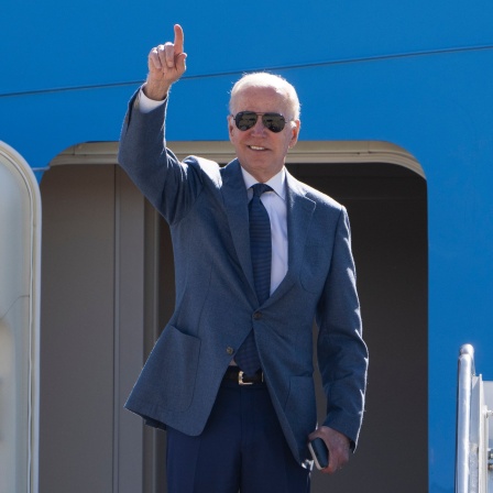 Joe Biden, Präsident der USA, geht an Bord der Air Force One