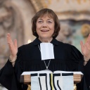 Präses Annette Kurschus, Ratsvorsitzende der Evangelischen Kirche in Deutschland, predigt beim festlichen Gottesdienst zu Neujahr in der Dresdner Frauenkirche.
