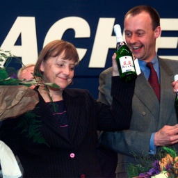 Angela Merkel Nach der Wahl zur Vorsitzenden der CDU neben Friedrich Merz