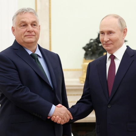 Der Präsident von Russland, Wladimir Putin (rechts), trifft den Ministerpräsident von Ungarn, Viktor Orban (links), in Moskau (Russland).