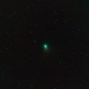 Ein Komet mit Grünstich zieht derzeit über den Nachthimmel. (Quelle: Tizoc Suárez via imago)
