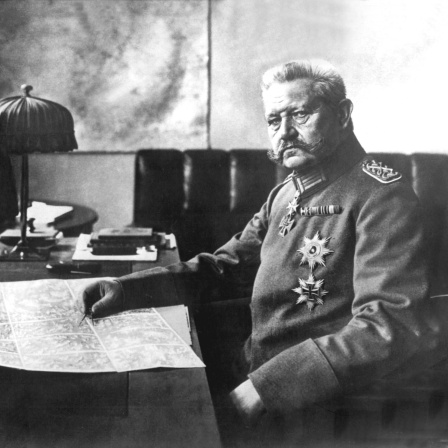 Generalfeldmarschall Paul von Hindenburg (1847 - 1934) am 2. Oktober 1917, seinem 70. Geburtstag, im Großen Hauptquartier des Westens in Bad Kreuznach