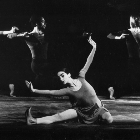Pina Bausch in einer Aufführung des Folkwang Balletts aus Essen in der Berliner Akademie der Künste am 23.4.1971.