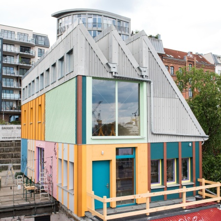 Blick auf den neu aufgebauten "Golden Pudel Club" im Stadtteil Sankt Pauli.