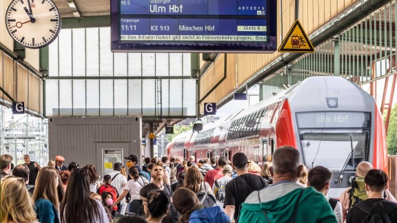 Morgenmagazin - Fußball-em Und Bahn-chaos: Bahn Geht 'auf Dem Zahnfleisch'