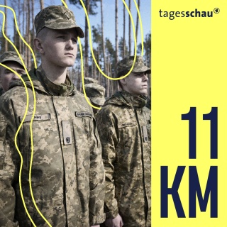 Ukrainische Soldaten  während der Eröffnungszeremonie einer Gedenkstätte.