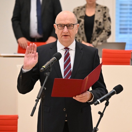 Dietmar Woidke (SPD) bei seiner Vereidigung zum Ministerpräsidenten im Brandenburger Landtag.